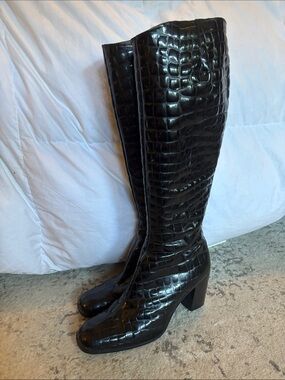 Vintage Charles David stunning black croc all leather tall boots